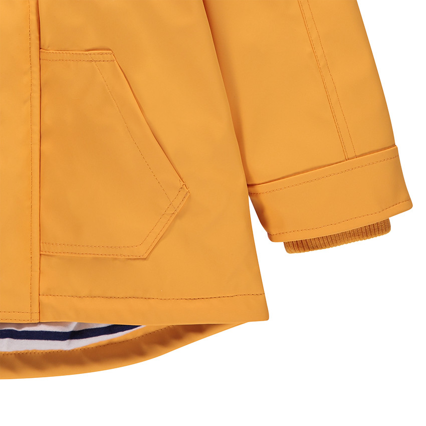 Coupe-vent en gomme à capuche amovible 