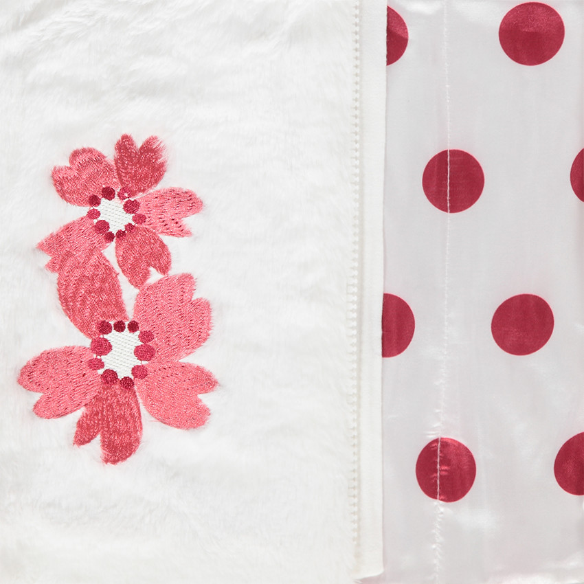 Veste à capuche en fourrure avec fleurs brodées 