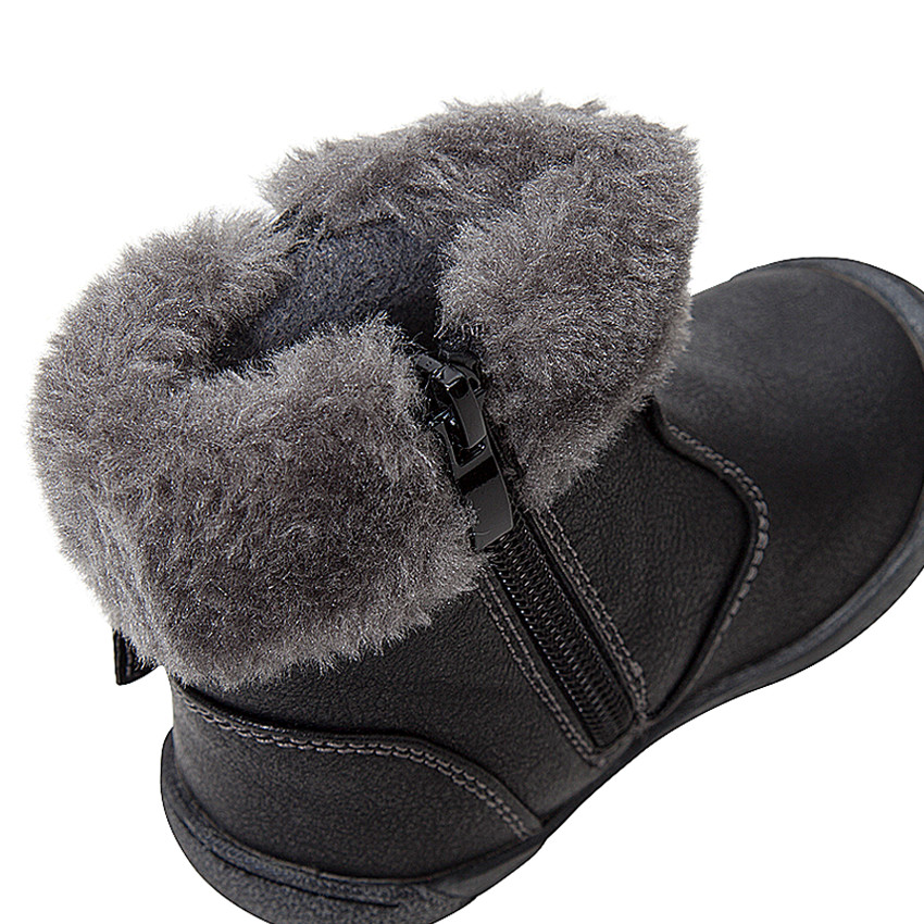 Bottines argentées en coeurs et col en fausse fourrure 