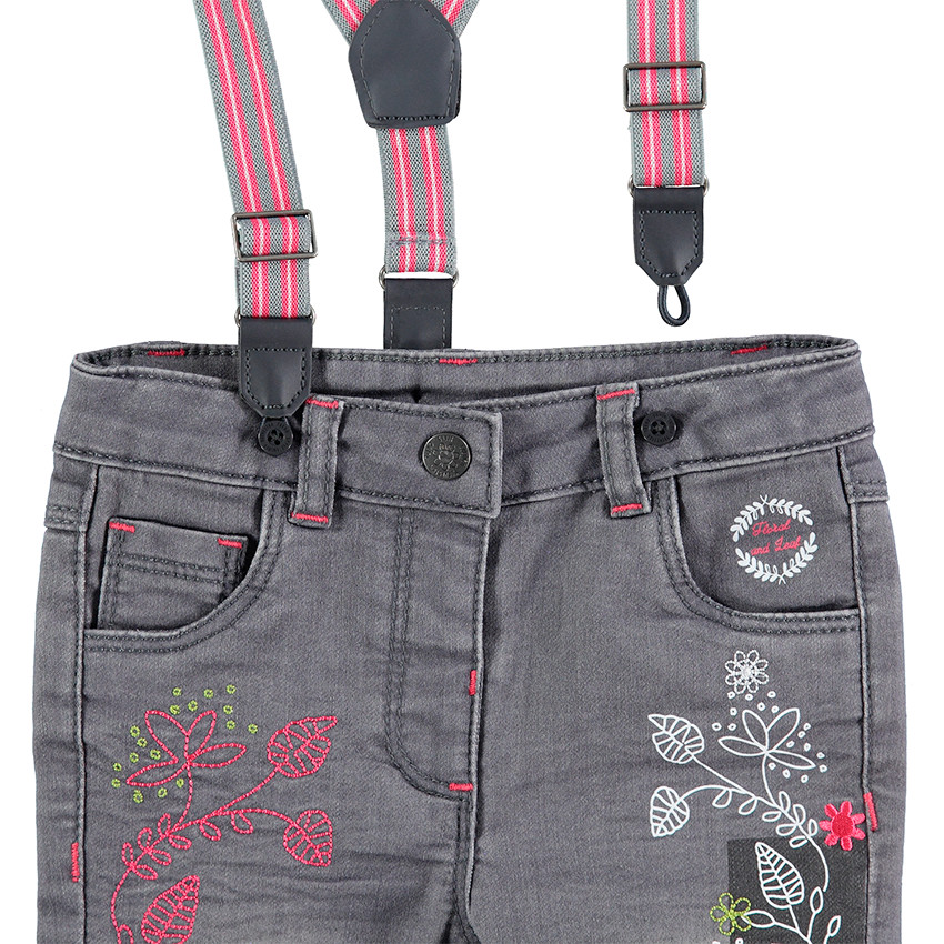Jeans effet used et crinkle avec bretelles amovibles et motifs floraux 
