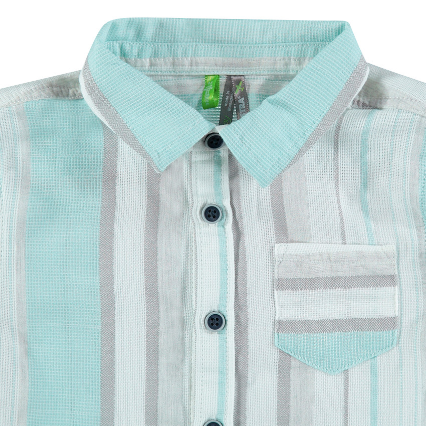 Chemise manches courtes avec rayures verticales et poche 