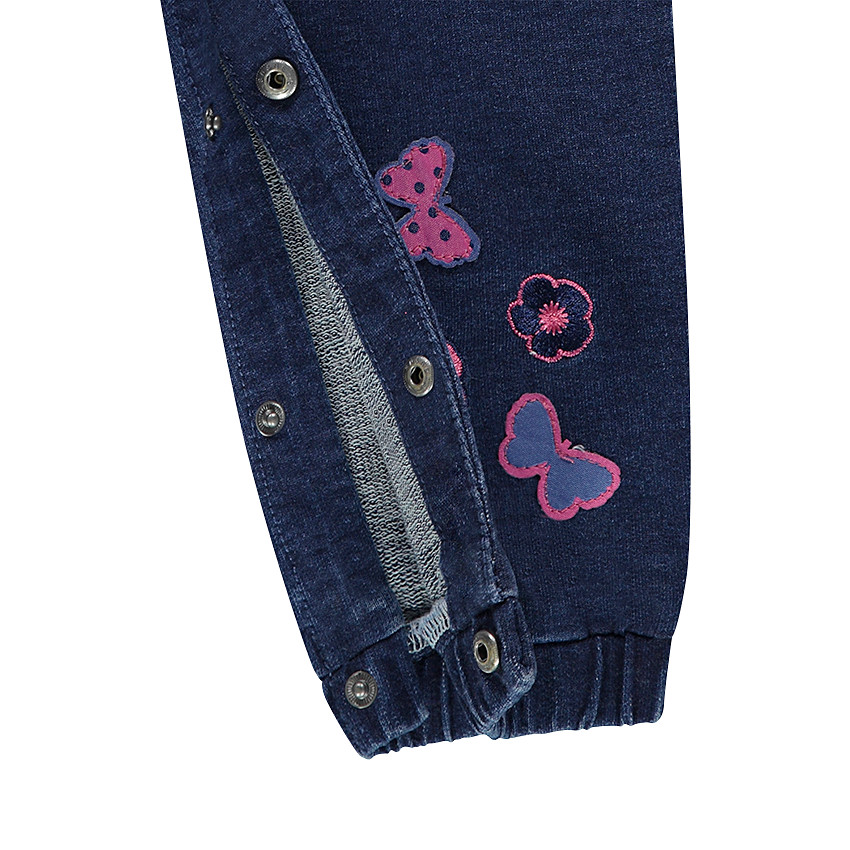 Salopette longue en molleton effet jeans avec motifs brodés 