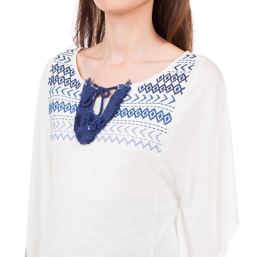 Tunique forme poncho avec motif ethnique brodé 