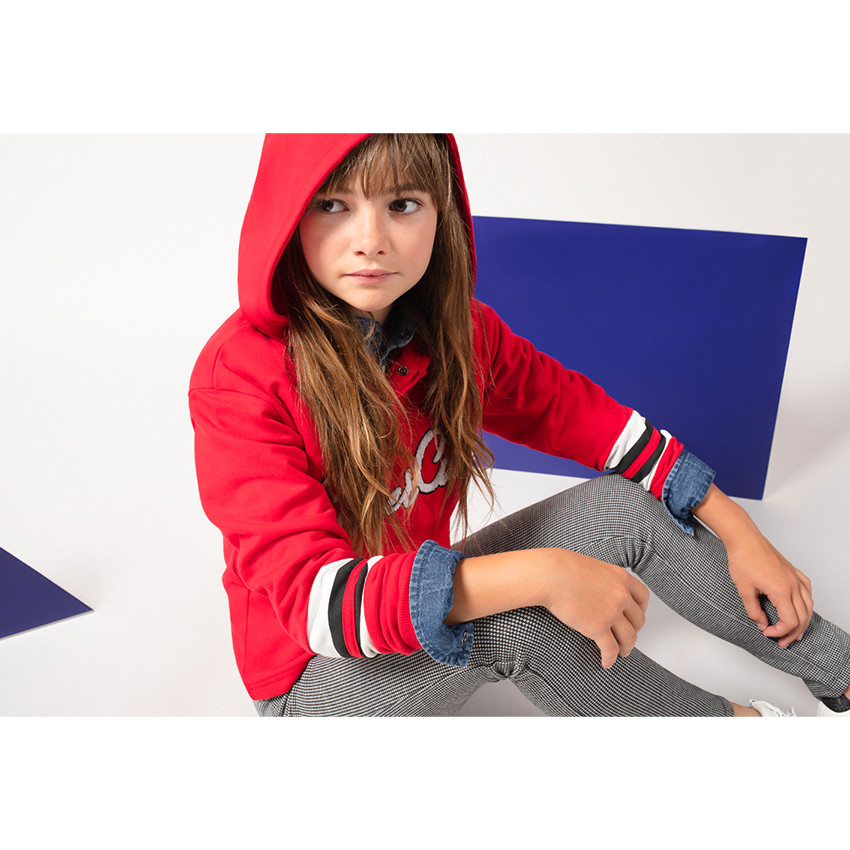 Junior - Sweat à capuche rouge avec inscription en bouclette 