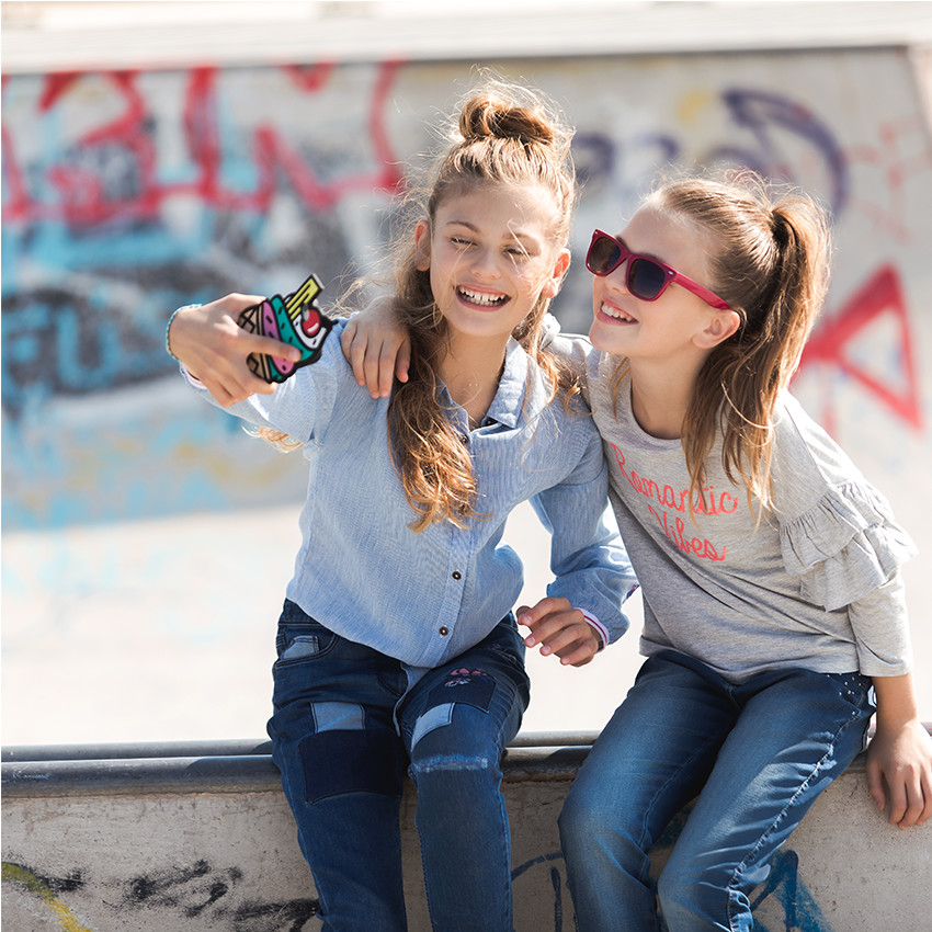 Tee-shirt manches 3/4 volantées avec inscription en sequins 