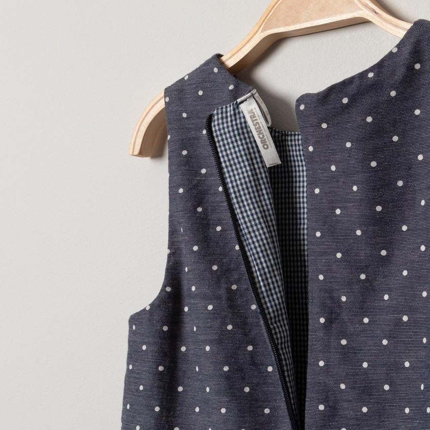 Robe sans manches à pois all-over et noeud  