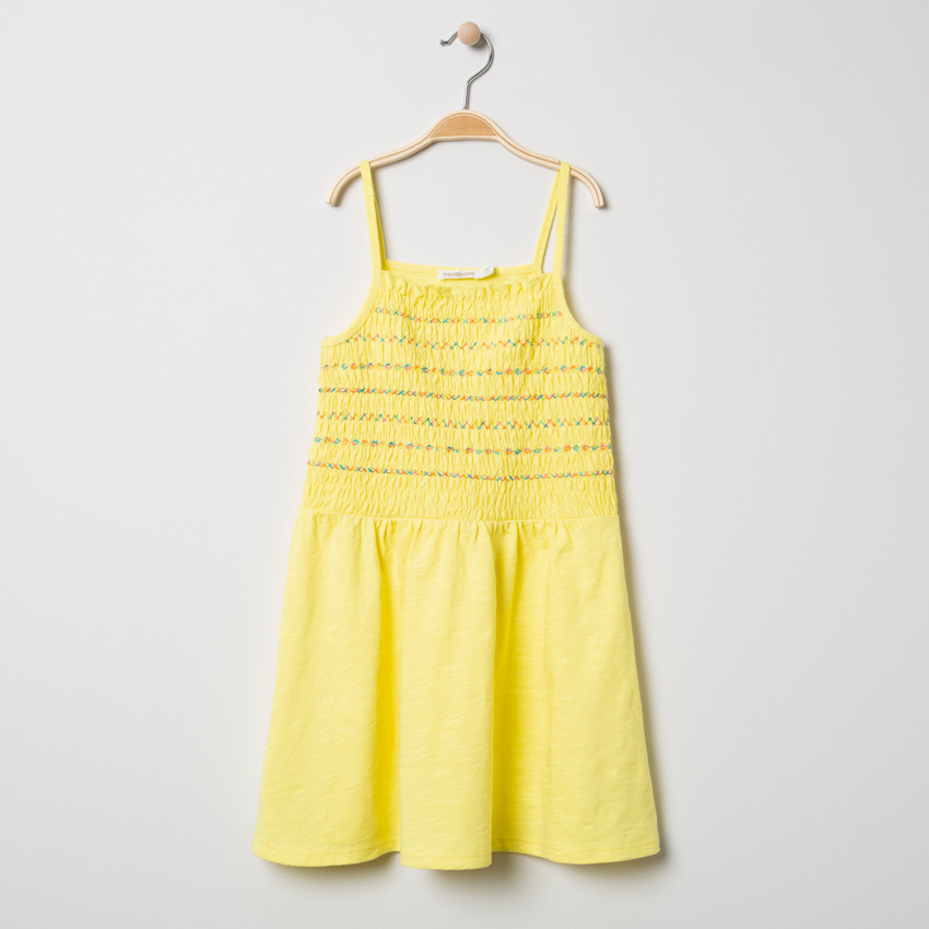 Robe à fines bretelles et smockes 