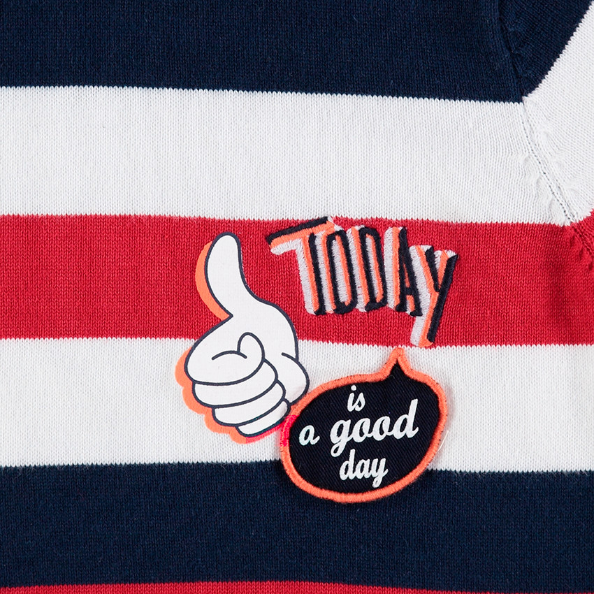 Pull en tricot rayé avec prints et patchs  
