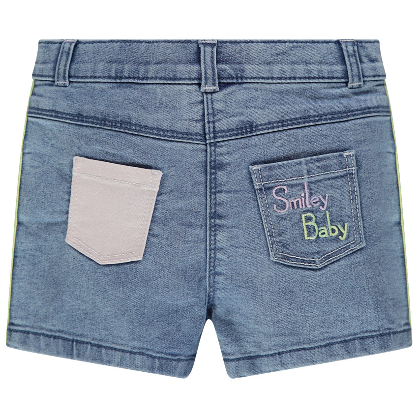 Short en jean effet used à bandes contrastées et Badges Smiley 