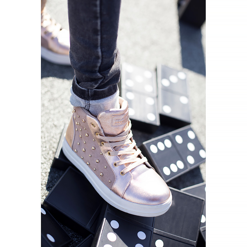 Baskets montantes bi-matière avec clous fantaisie 