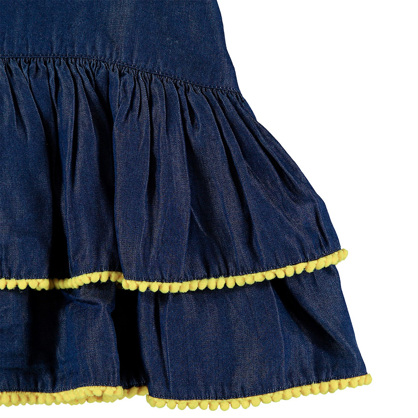 Robe salopette volantée en chambray avec galons à pompons 