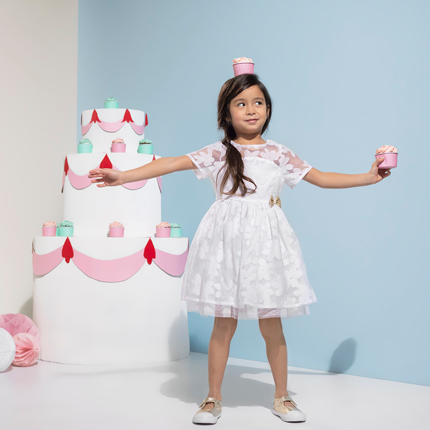 Robe de cérémonie manches courtes en tulle avec fleurs all-over  