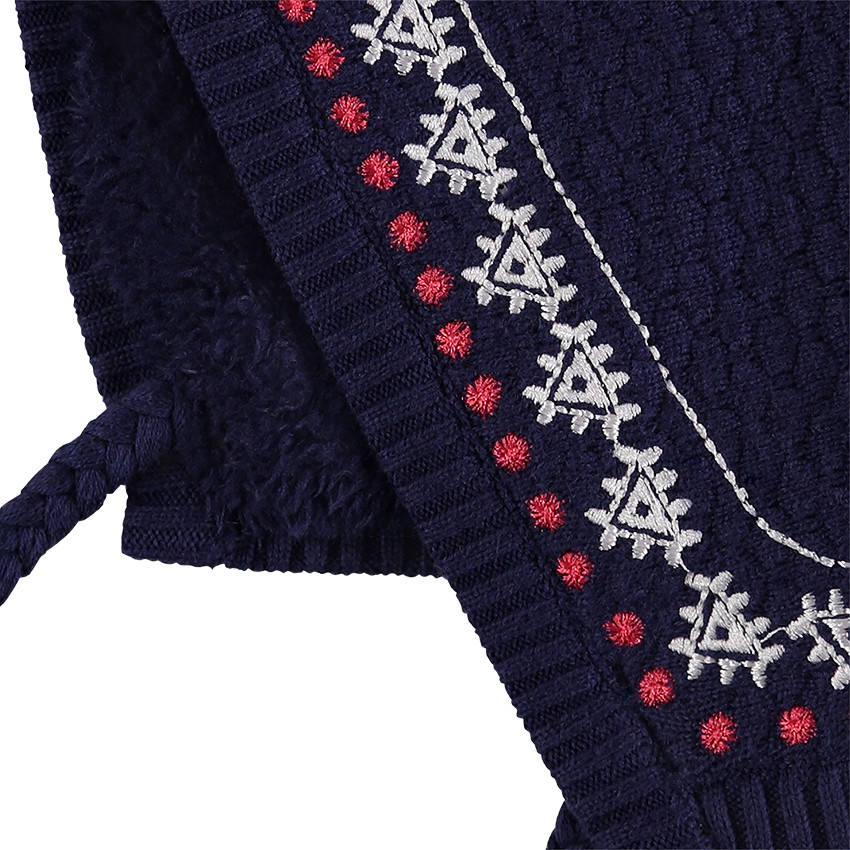 Bonnet en tricot fantaisie doublé jersey avec frise brodée et tresses 