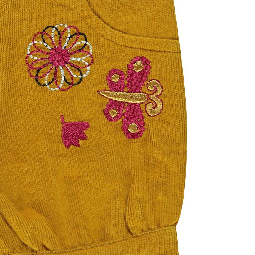 Short en velours milleraies avec ceinture tressée amovible 