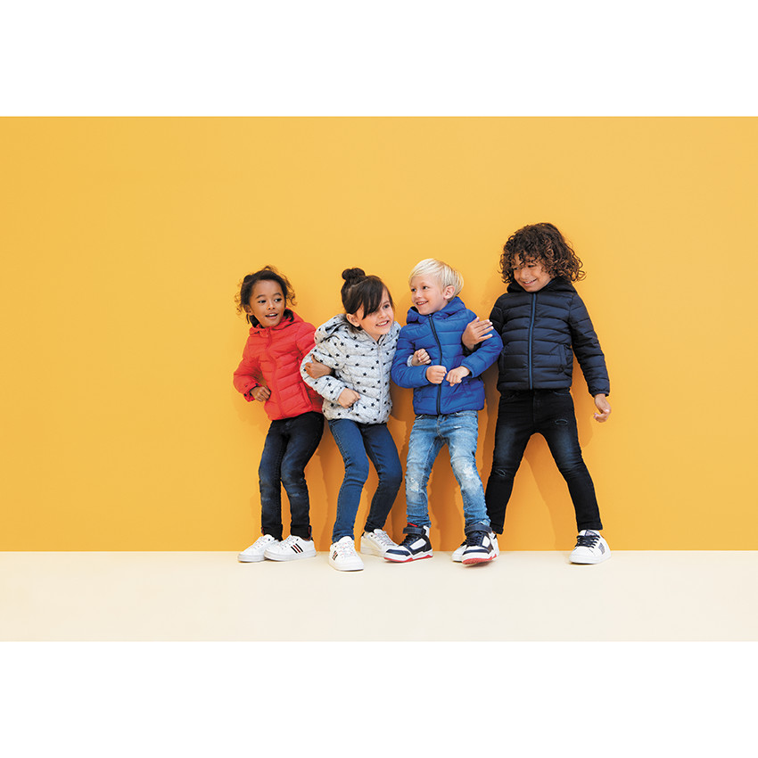 Doudoune light* imperméable à capuche avec sac de rangement printé 