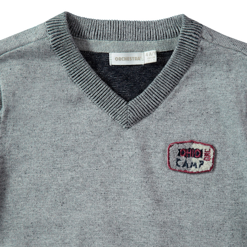 Pull en tricot chiné avec badge sur la poitrine 