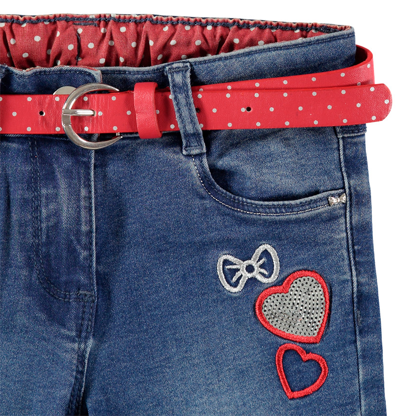 Jean effet used à broderies et ceinture à pois amovible 