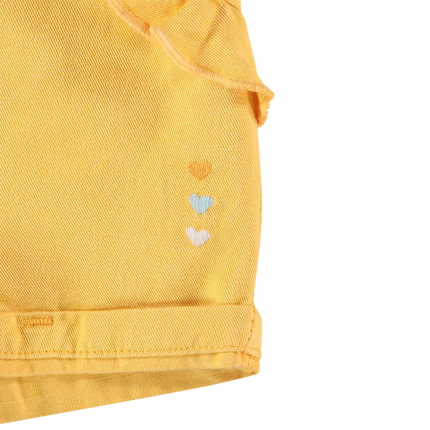 Short en toile à coeurs brodés 