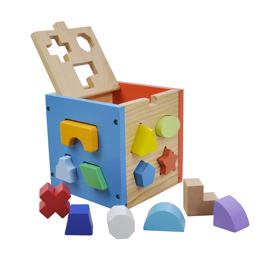 Cube d'activités en bois 