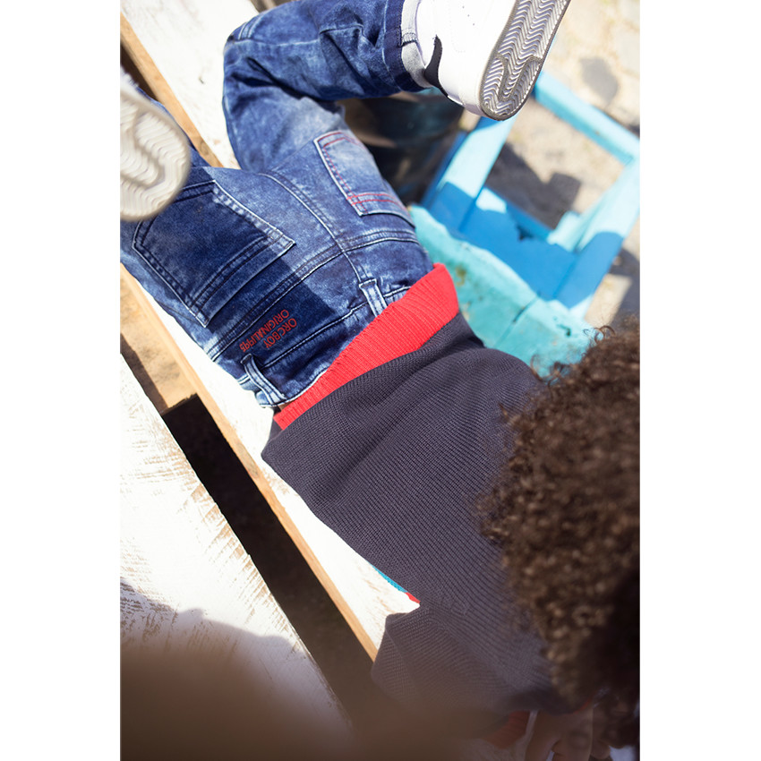 Pull en tricot avec contrastes et zip sur le devant 