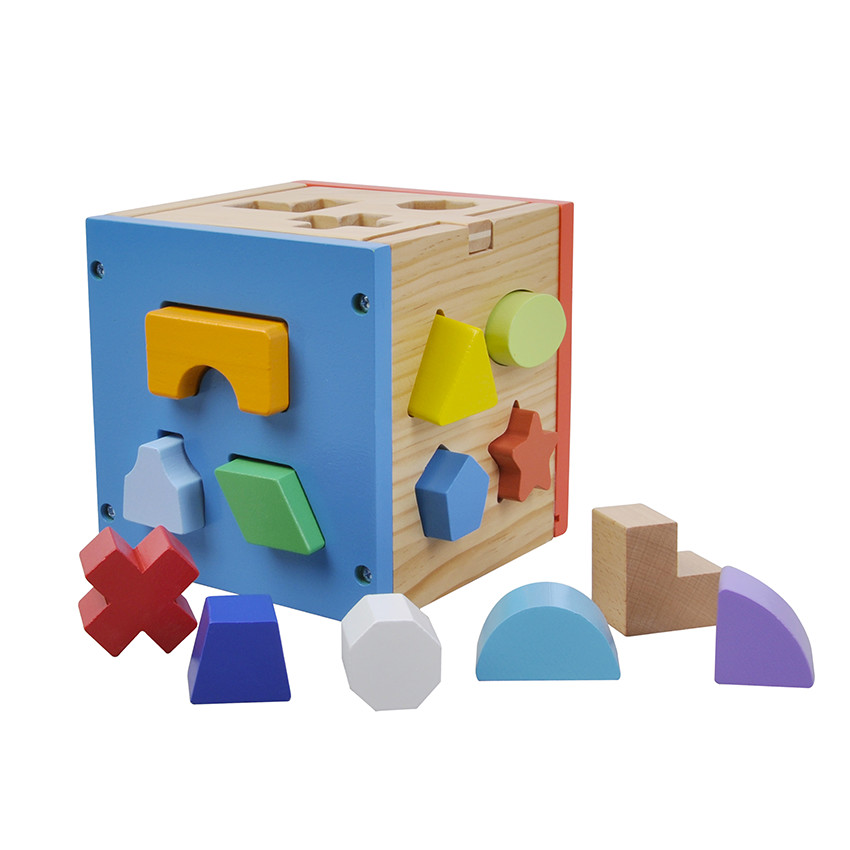 Cube d'activités en bois 