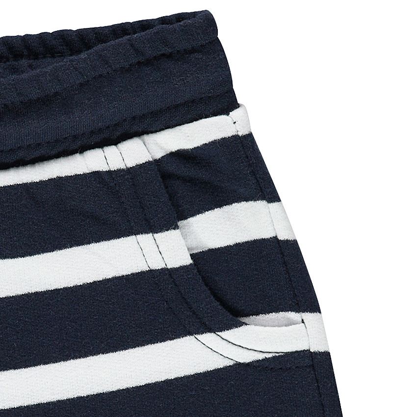 Ensemble avec tee-shirt printé et bermuda rayé 