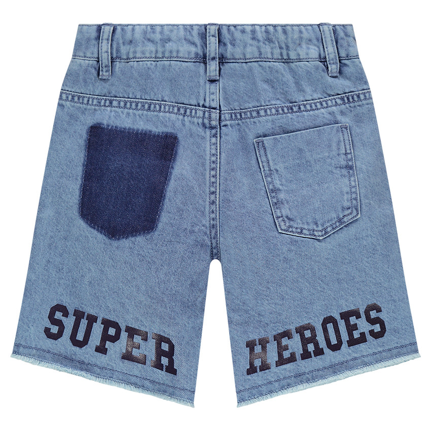 Bermuda en jeans effet crinkle avec texte printé au dos 