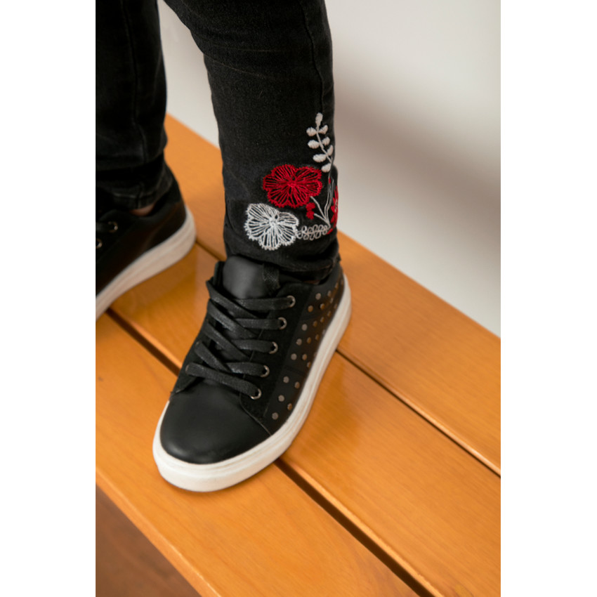 Jeans stretch coupe slim avec fleurs et frises brodées 