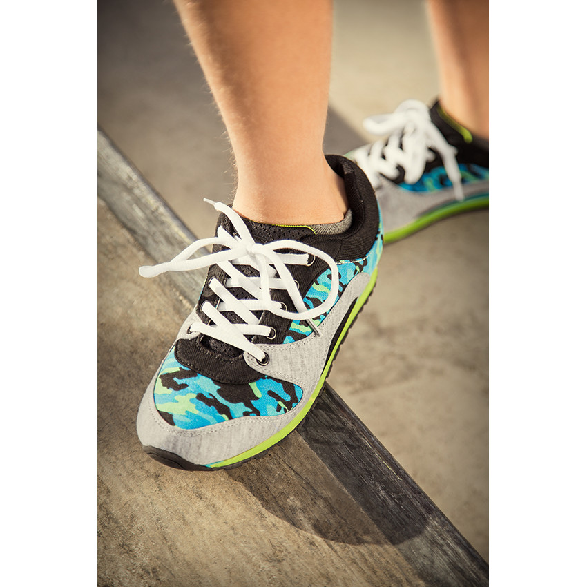 Baskets basses à lacets imprimé camouflage 