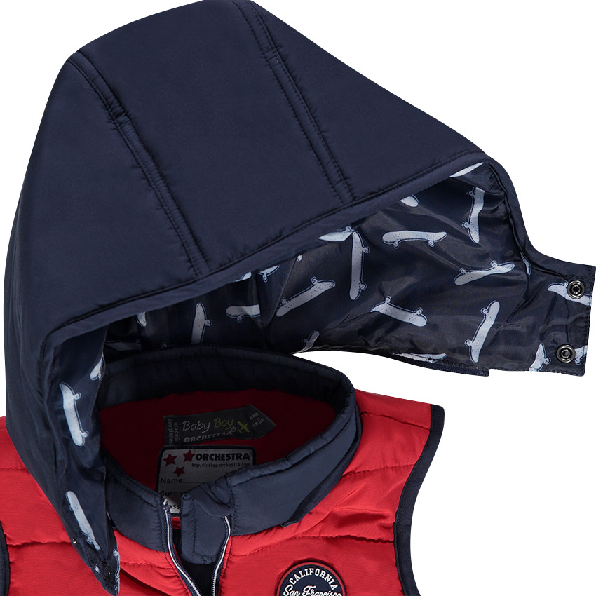 Doudoune sans manches matelassée avec capuche amovible et badge patché 