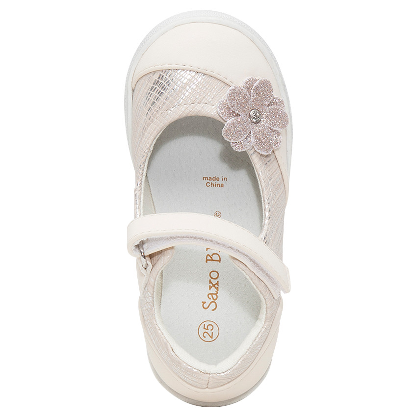 Parelmoer zomerschoenen met bloem met reliëf 