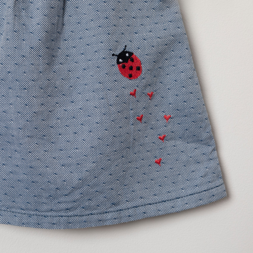 Robe sans manches effet plumetis à ceinture imprimée fleurs 