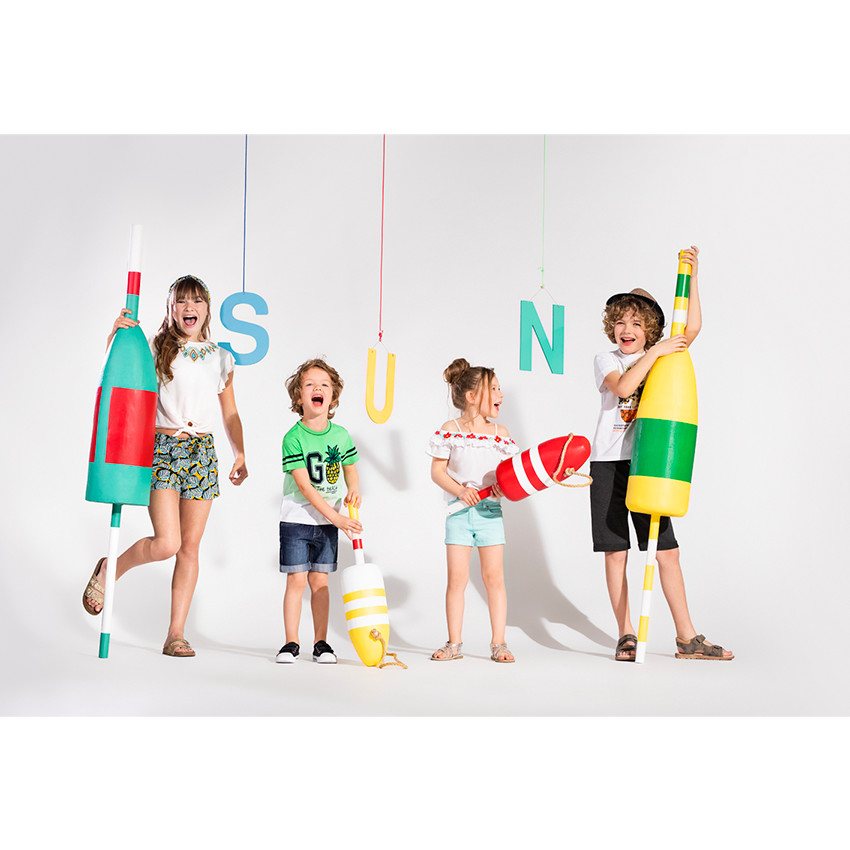 Top volanté à épaules ajourées avec fleurs brodées 