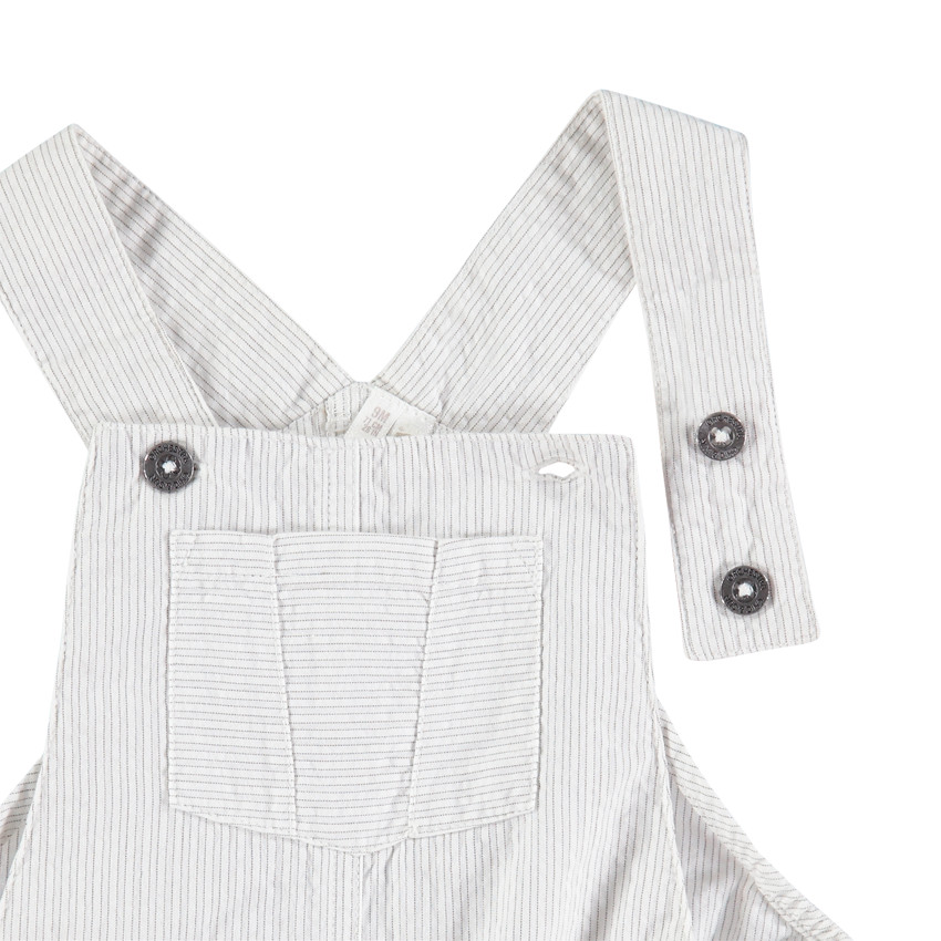 Salopette courte à fines rayures verticales en coton à poches 