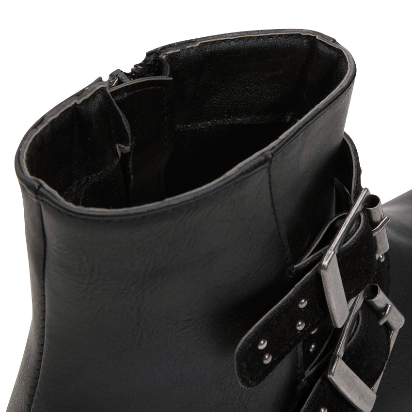 Bottillons effet cuir avec boucles et clous fantaisie 