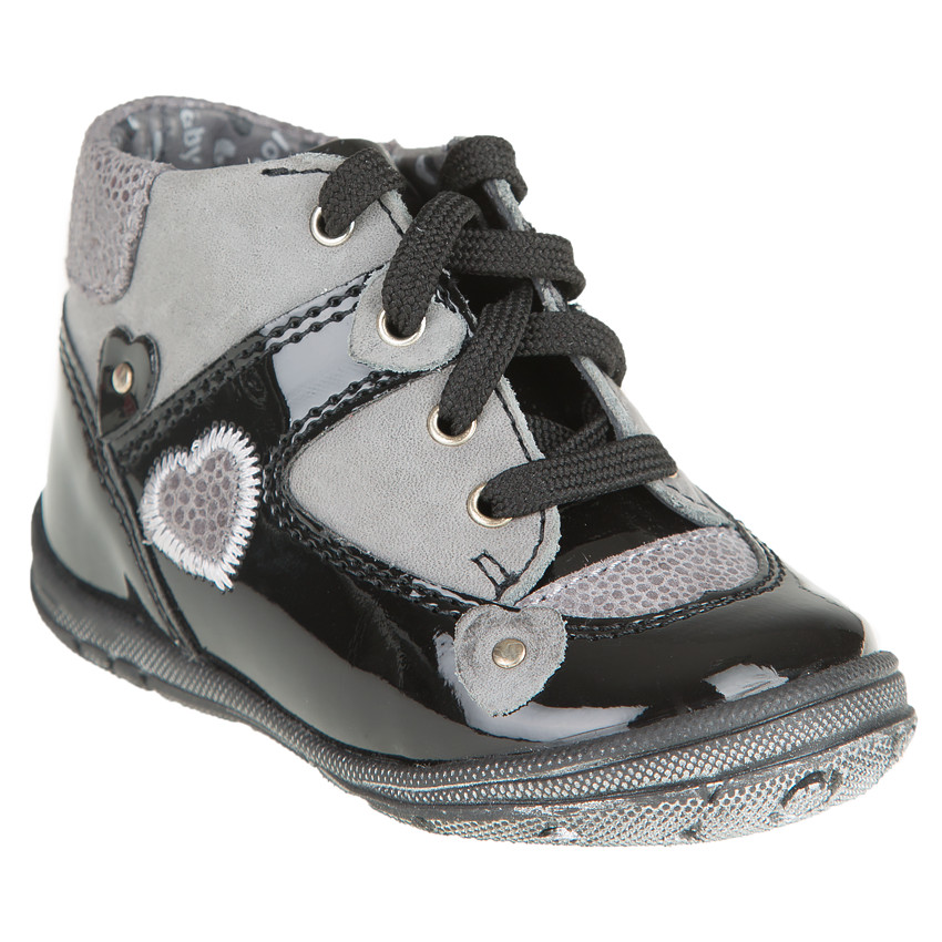 Bottillons à lacets et patchs coeurs  