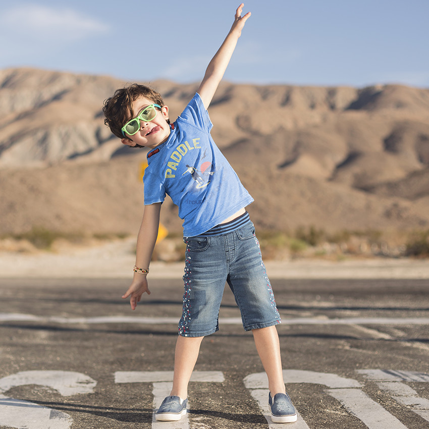 Tee-shirt manches courtes à capuche avec print "paddle" sur le devant 