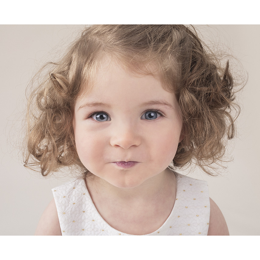 Robe sans manches à pois dorés et noeud 