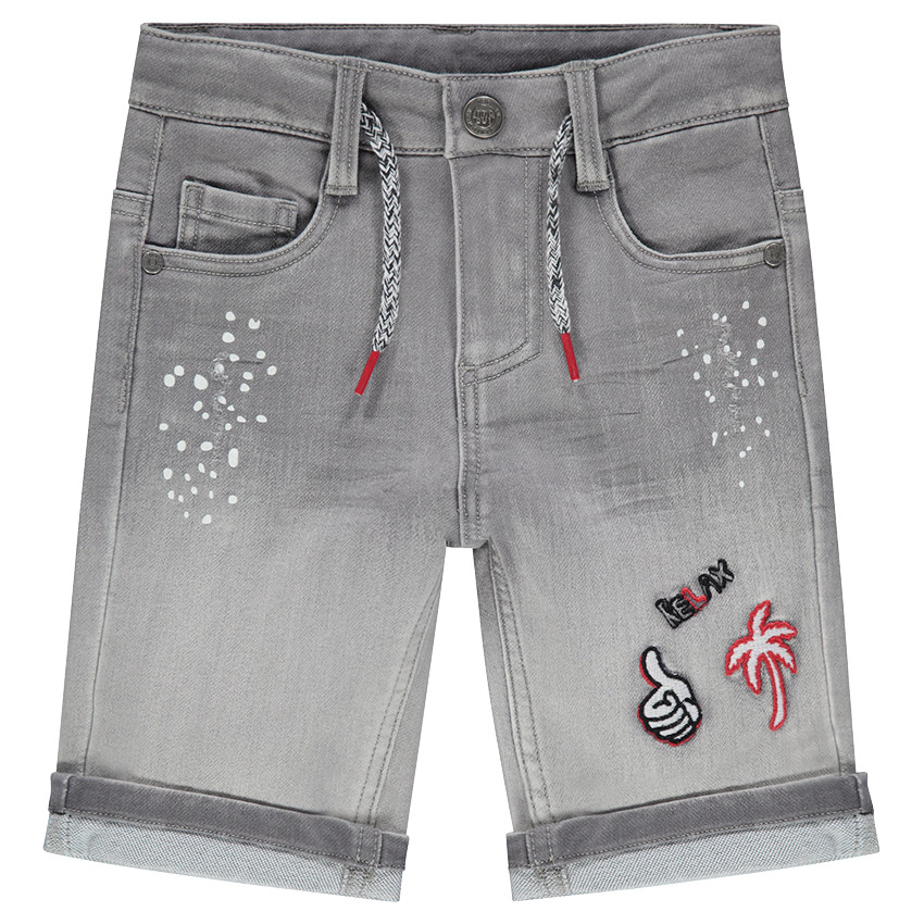 Bermuda en jeans effet used avec effet tacheté et badges fantaisie 