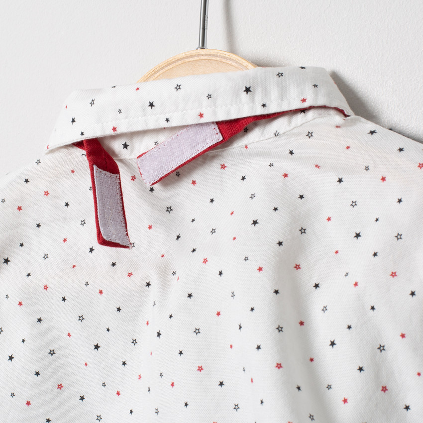 Ensemble avec chemise étoilée, gilet serveur et pantalon 