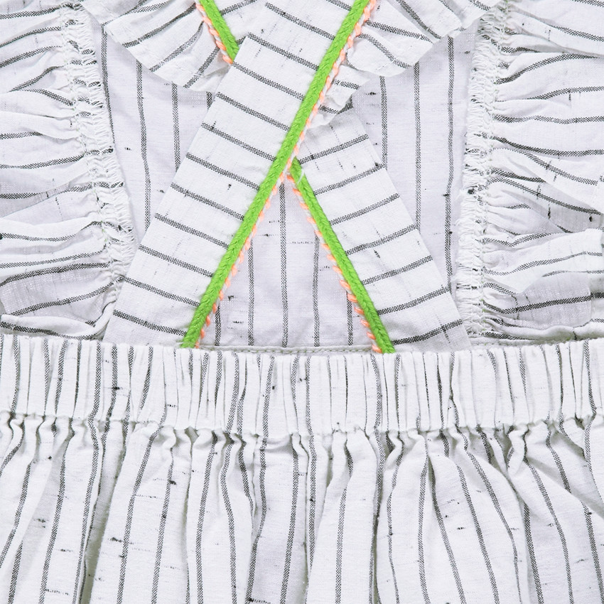 Robe rayée en coton neps  avec badges et bretelles croisées 