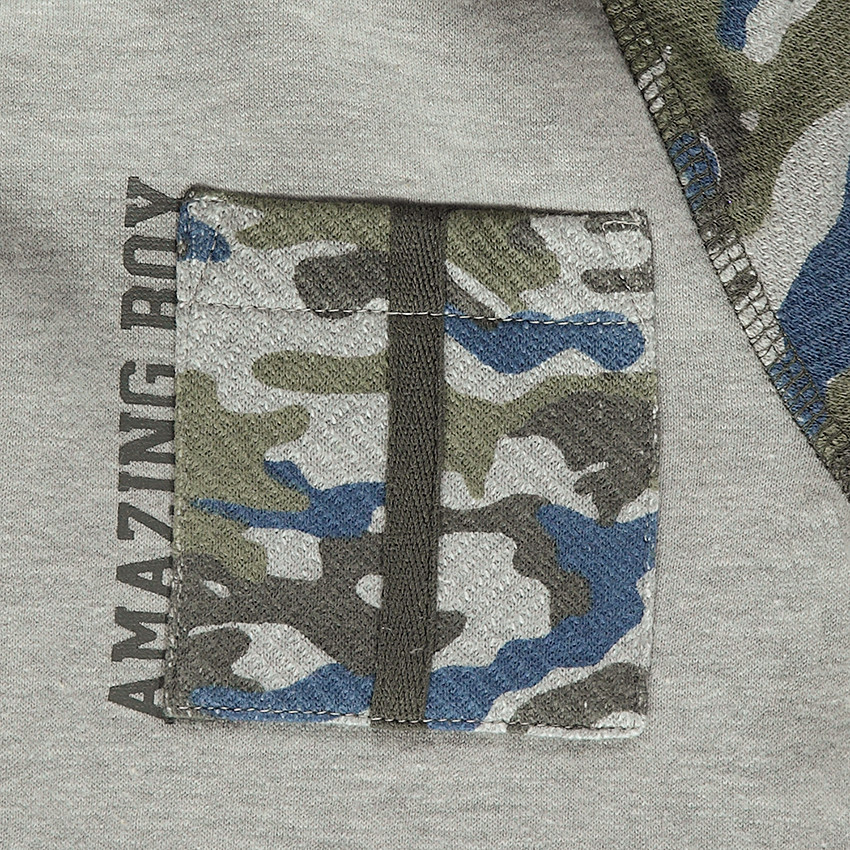 Sweat à capuche en molleton avec motif army et poche 