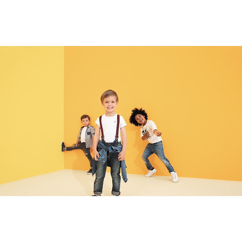 Jeans effet used avec bretelles élastiquées amovibles 