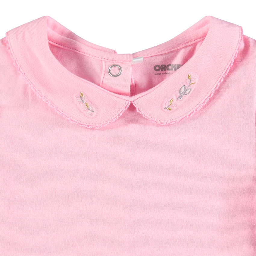 Ensemble avec tee-shirt col Claudine et salopette à bretelles volantées 