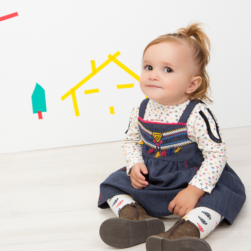 Robe en coton fantaisie avec broderies et pompons colorés 