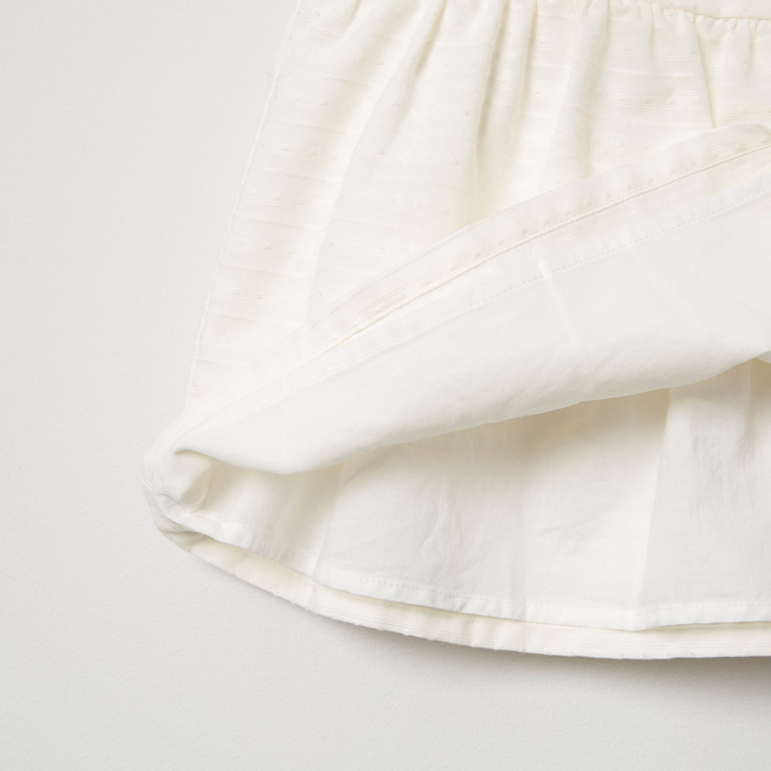 Robe sans manches à volants et papillon brodé 