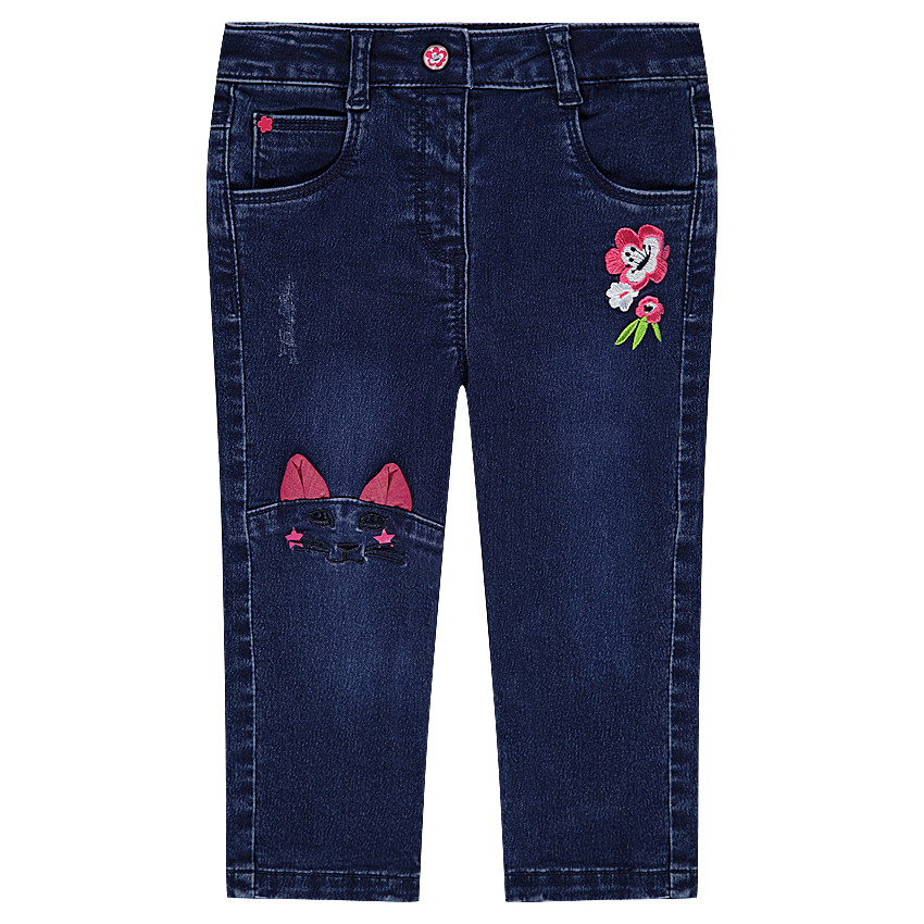 Jeans en moleton effet used avec broderies et découpe forme chat  