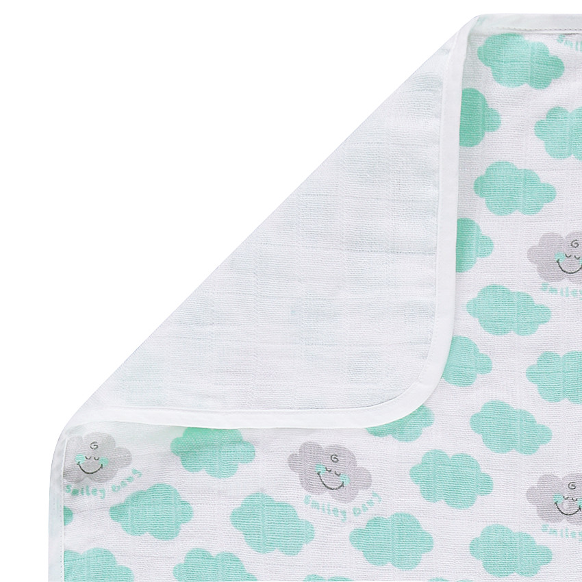 Couverture en tétra motif nuages all-over Smiley Boy 