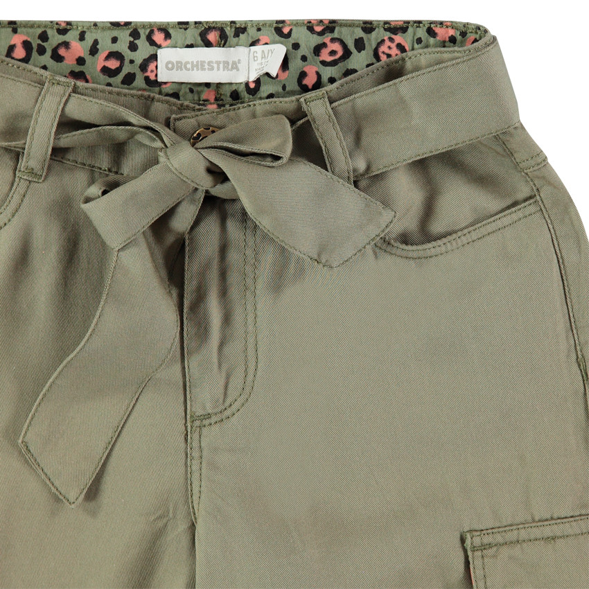 Pantacourt kaki à poches et ceinture à nouer 