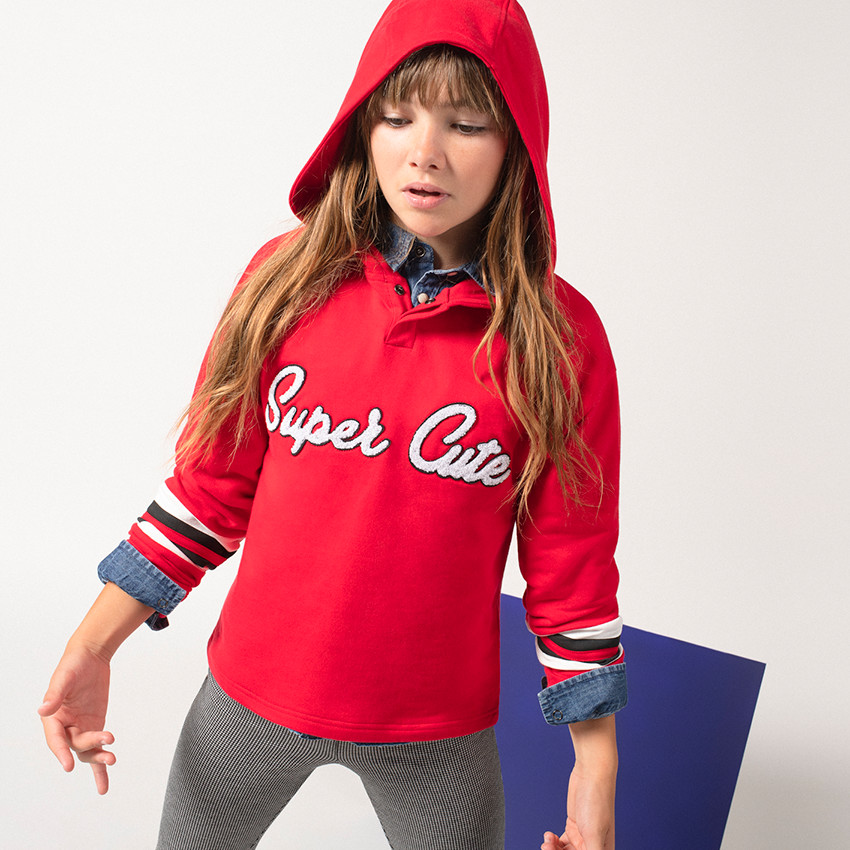 Junior - Sweat à capuche rouge avec inscription en bouclette 